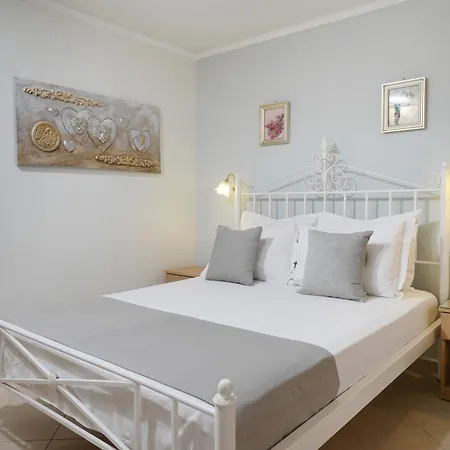 Althea Golden Apartment